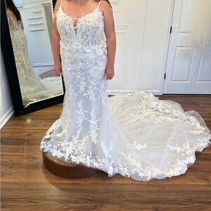 Elegant White Lace Wedding Dress